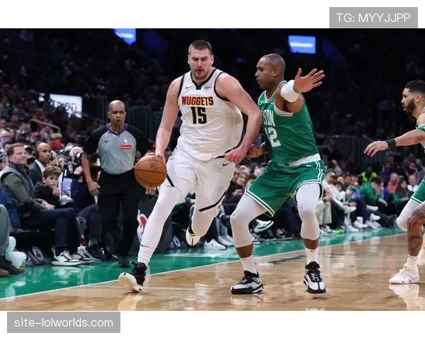 老将霍福德对阵步行者三分6中4，渐入佳境助勇士取胜