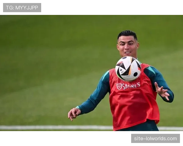 葡萄牙主帅马丁内斯为C罗红牌辩护，称判罚“过于严厉”