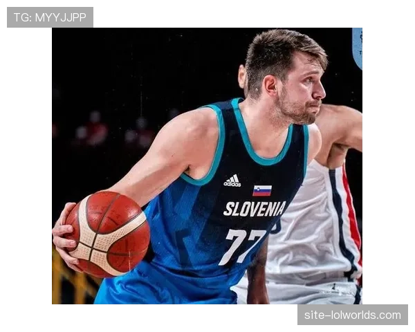 比赛用球刻“圣诞奇迹”字样，尼克斯更衣室泼水庆祝